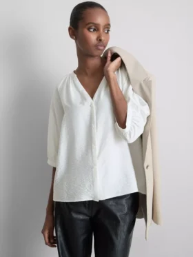 3/4 sleeve v-neck blouse