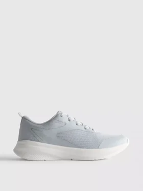 Active mesh sneakers