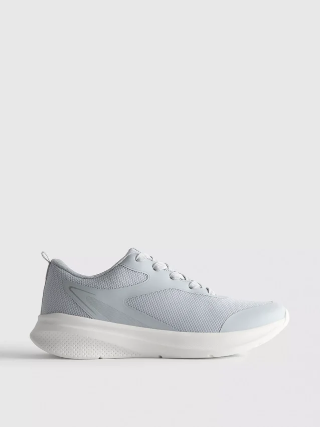 Active mesh sneakers