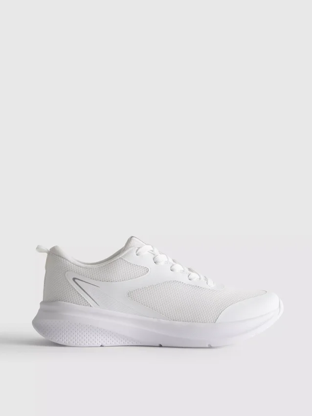 Active mesh sneakers