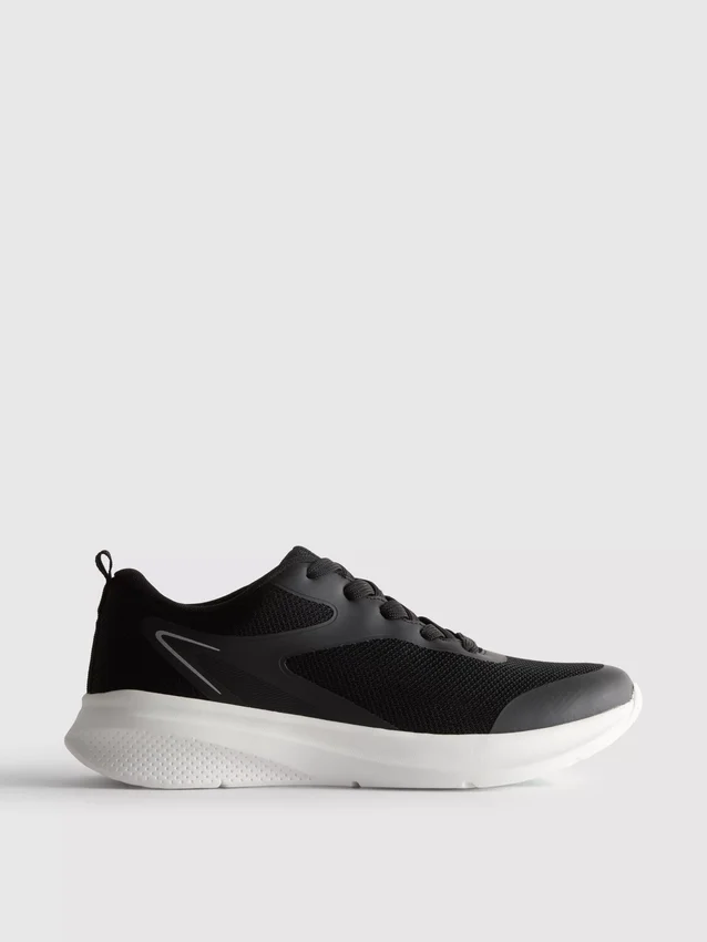 Active mesh sneakers