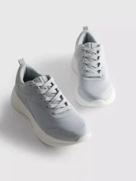Active mesh sneakers