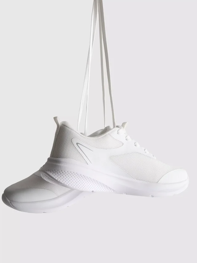 Active mesh sneakers