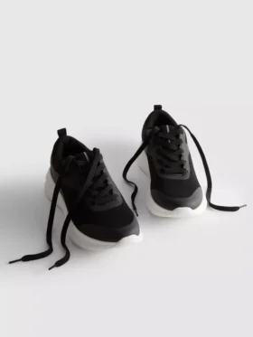 Active mesh sneakers