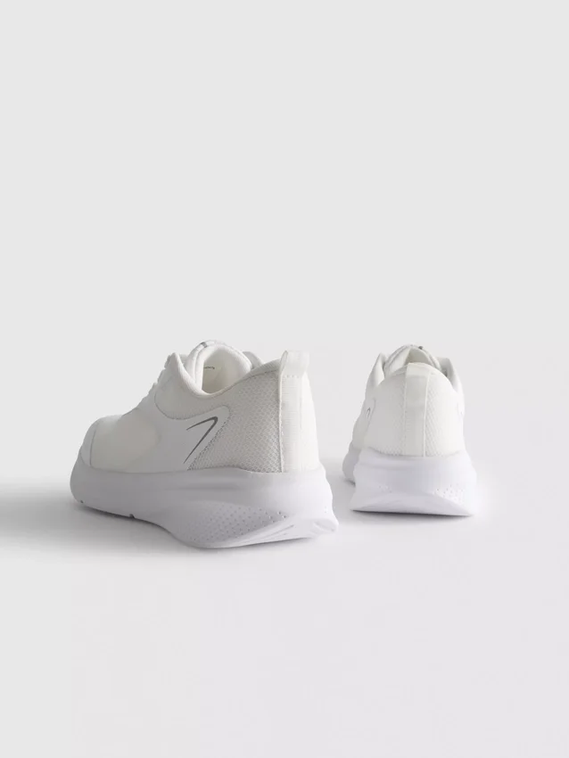 Active mesh sneakers