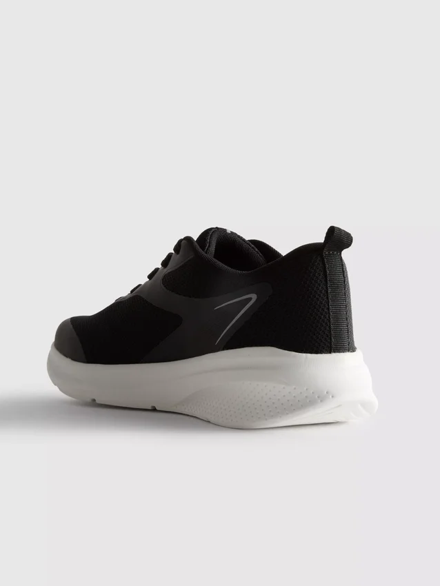 Active mesh sneakers