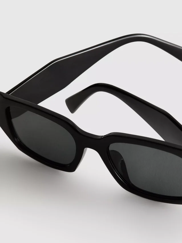 Angular rectangle sunglasses
