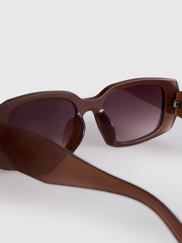 Angular rectangle sunglasses