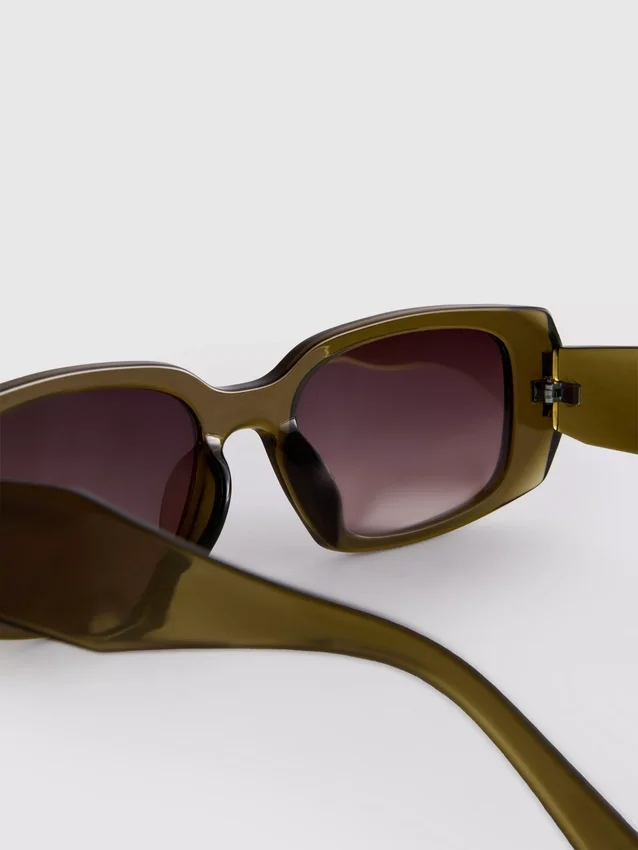Angular rectangle sunglasses