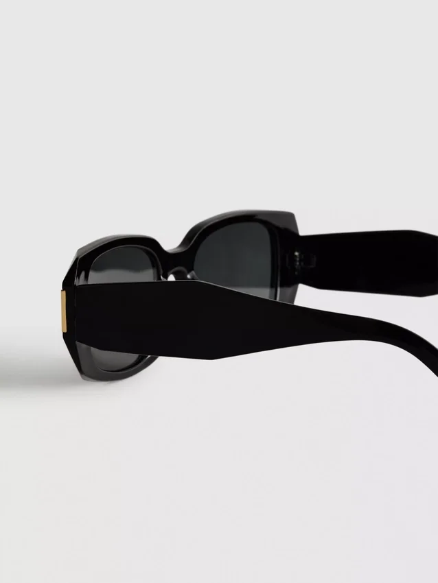 Angular rectangle sunglasses