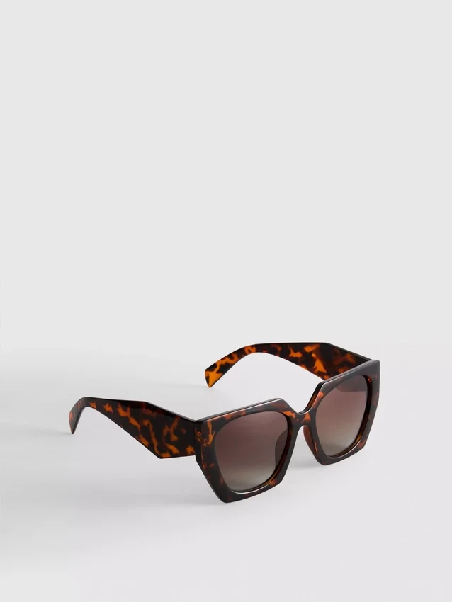 Angular square sunglasses