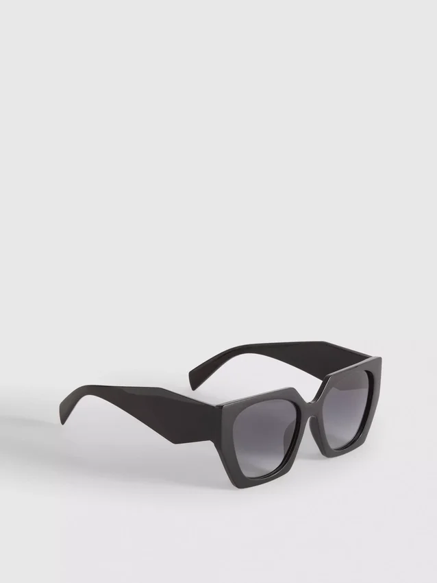 Angular square sunglasses
