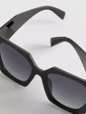 Angular square sunglasses