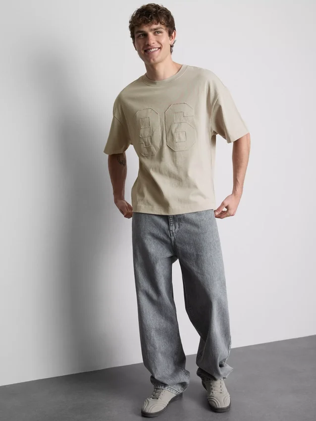 Appliqua number t-shirt