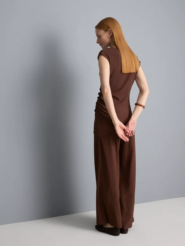 Asymmetric crinkle top