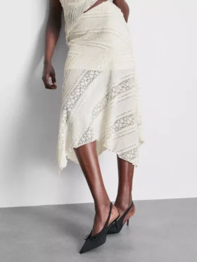Asymmetrical hem lace skirt