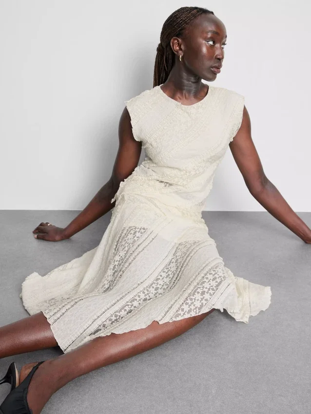 Asymmetrical hem lace skirt