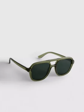 Aviator style sunglasses