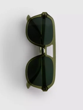Aviator style sunglasses