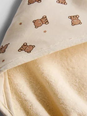 Bear-print hooded towel
