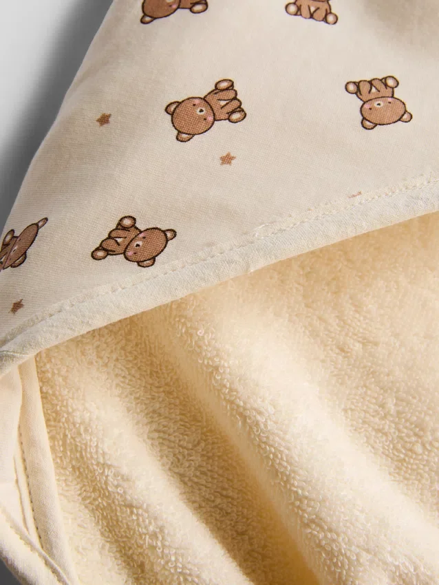 Bear-print hooded towel