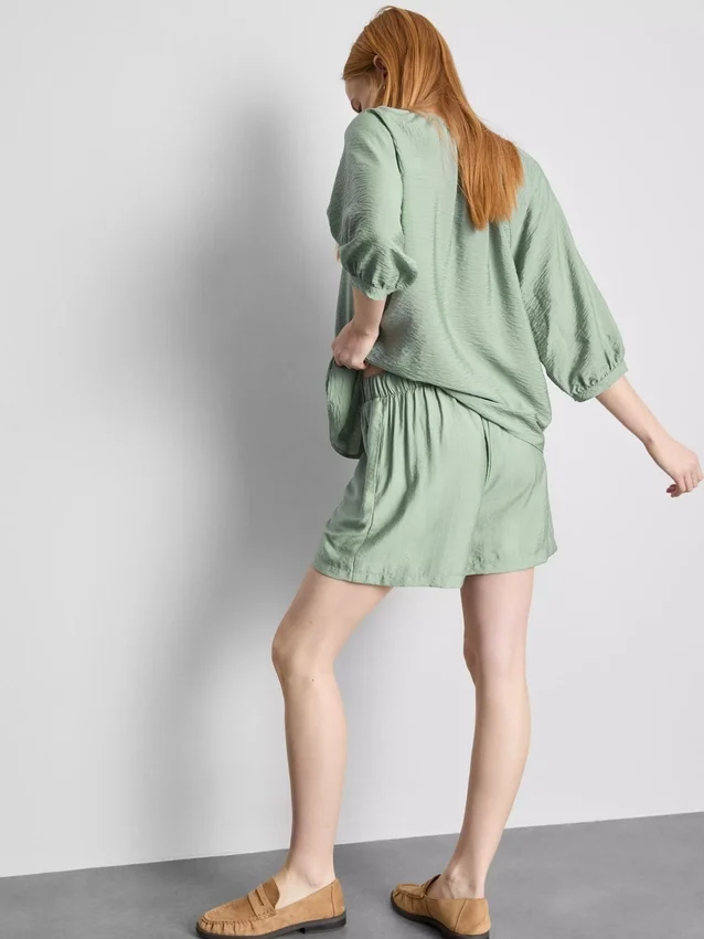 Belted pull-on shorts