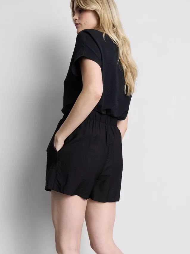 Belted pull-on shorts