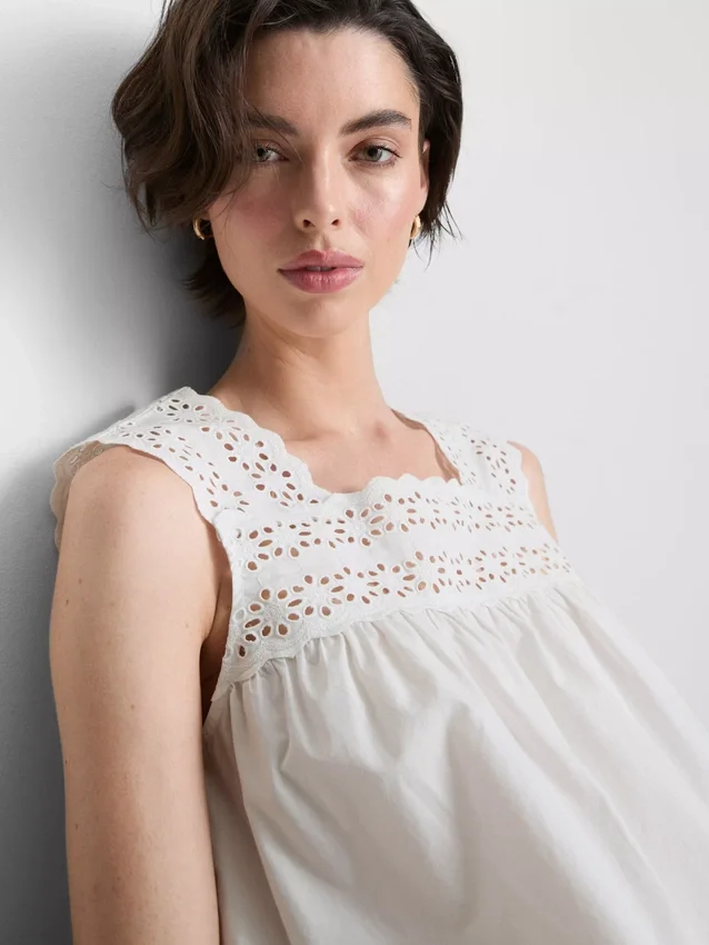 Broderie insert tank top