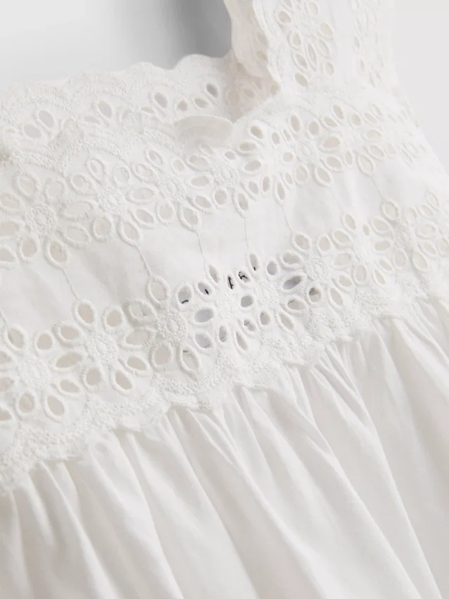 Broderie insert tank top