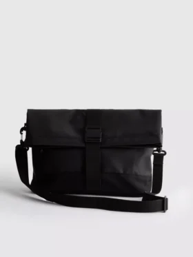 Buckle-fastening crossbody purse