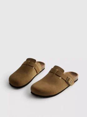 Buckle-strap clogs