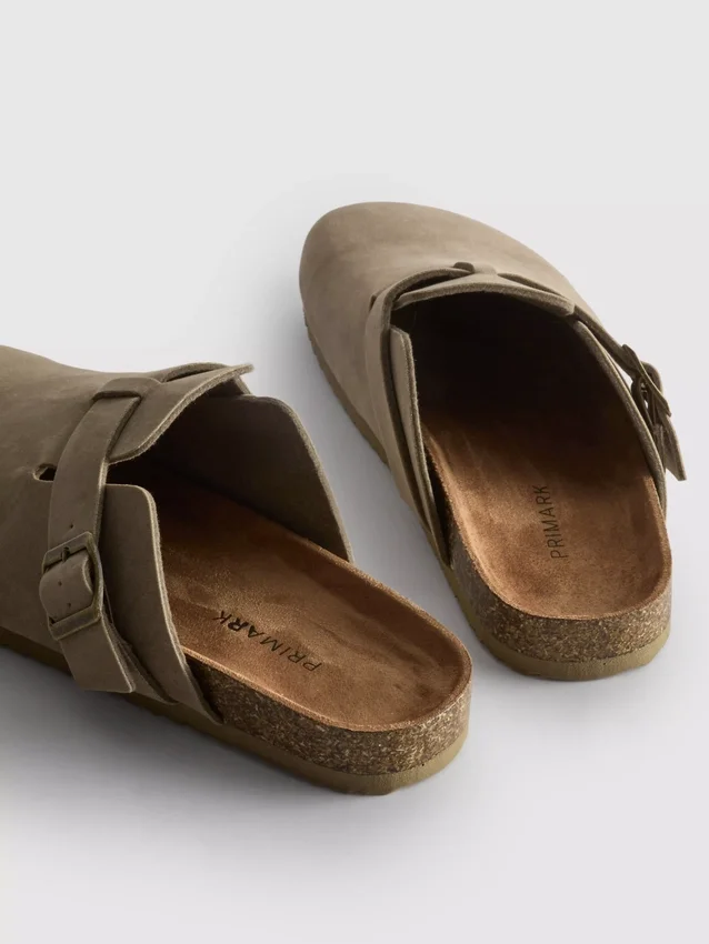 Buckle-strap clogs