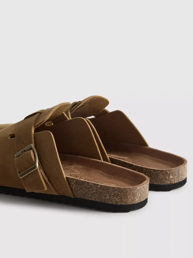 Buckle-strap clogs