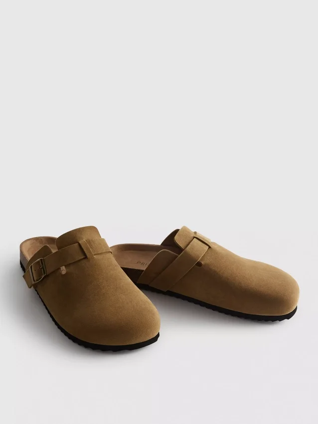 Buckle-strap clogs