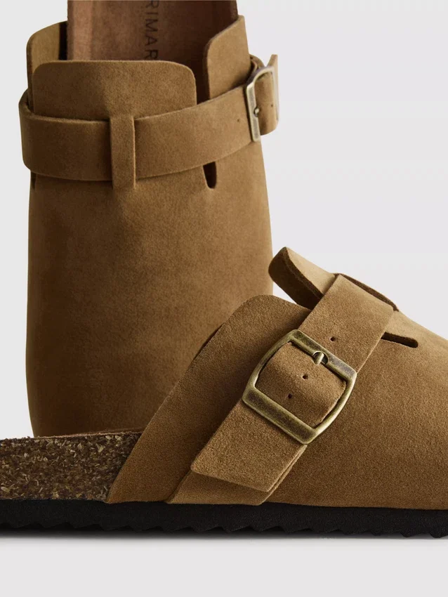 Buckle-strap clogs