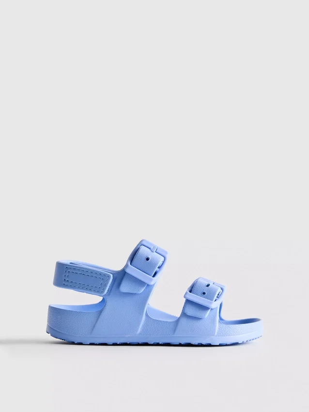 Buckle strap sandals