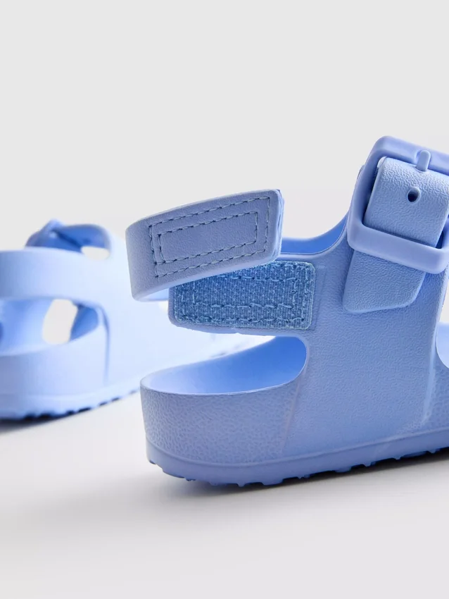 Buckle strap sandals