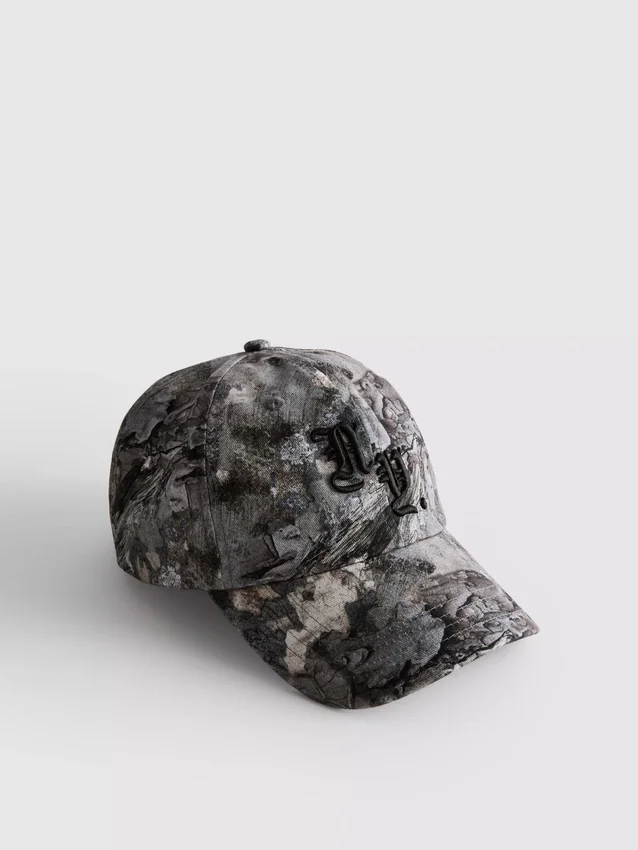 Camouflage baseball cap