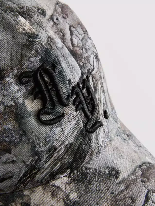 Camouflage baseball cap