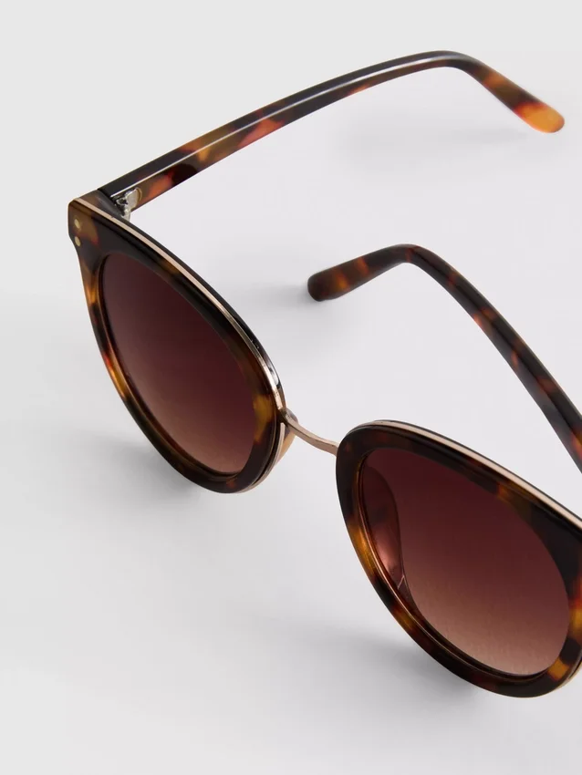 Cat-eye brow bar sunglasses