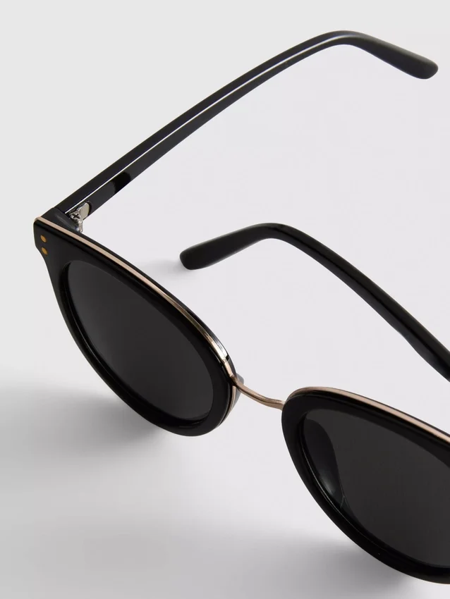 Cat-eye brow bar sunglasses