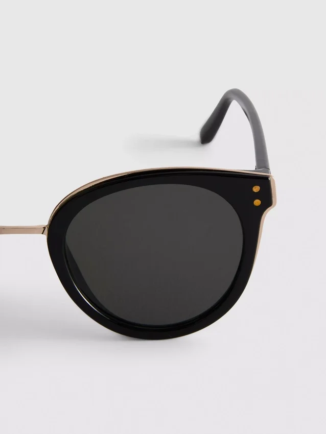 Cat-eye brow bar sunglasses