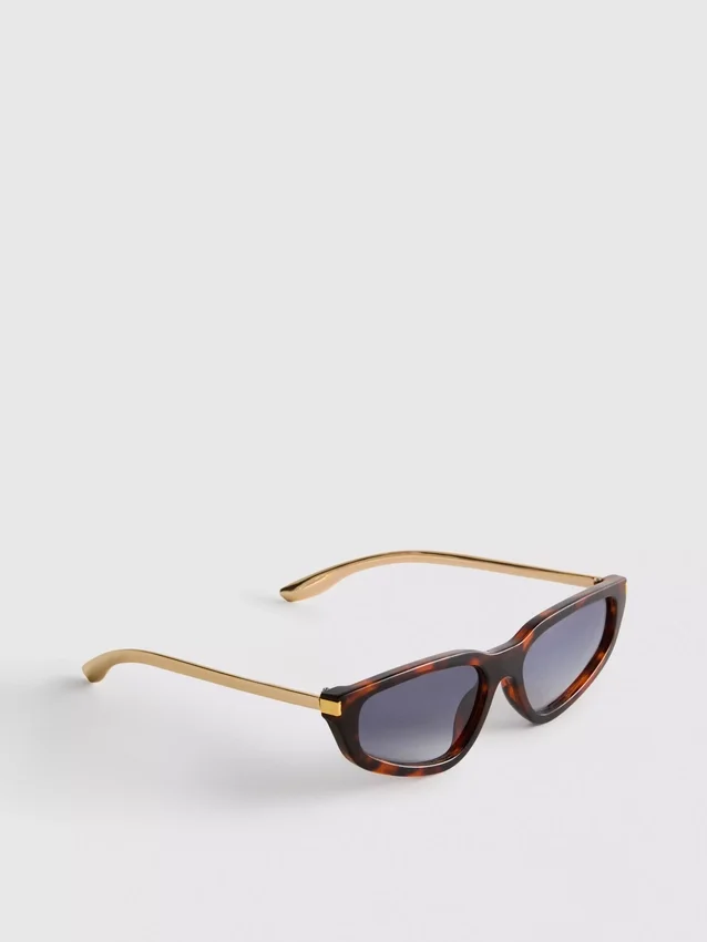 Cat eye sunglasses