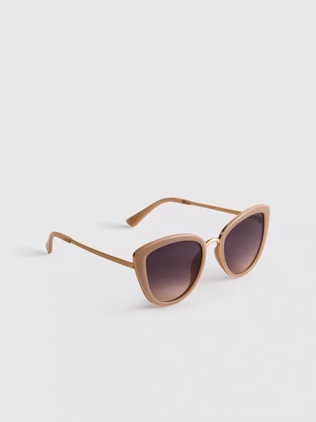Cat-eye sunglasses