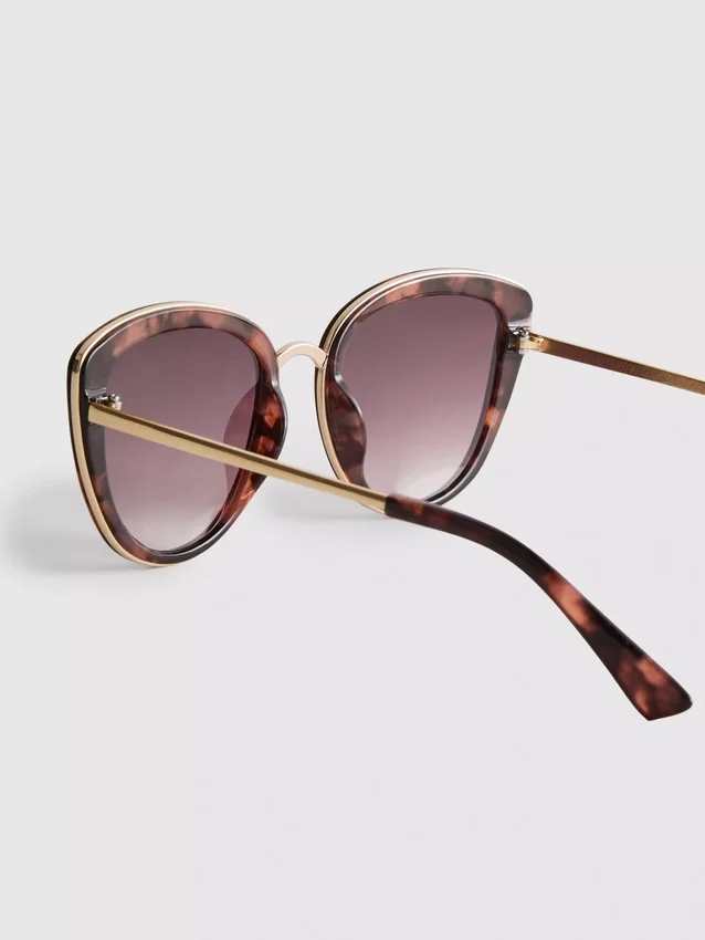 Cat-eye sunglasses