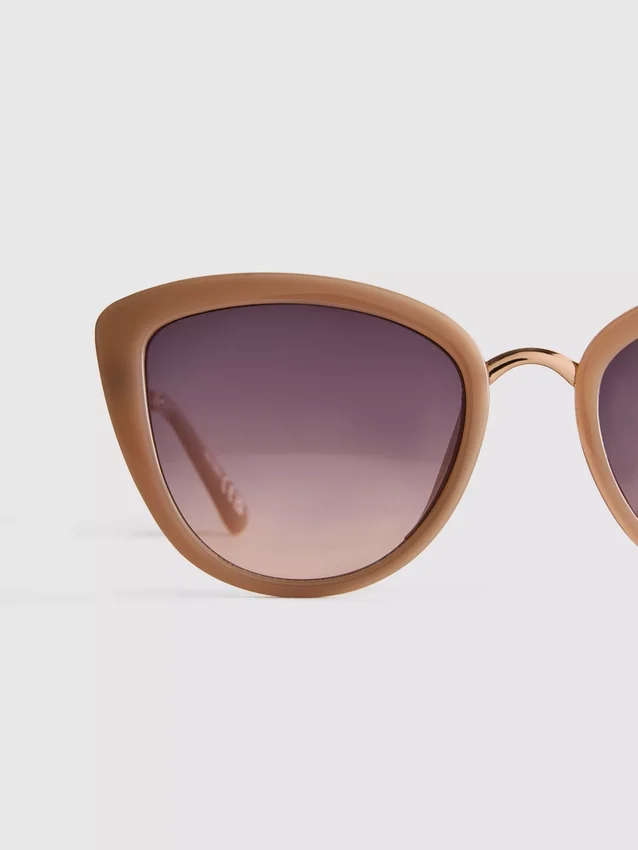 Cat-eye sunglasses