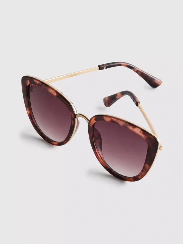 Cat-eye sunglasses