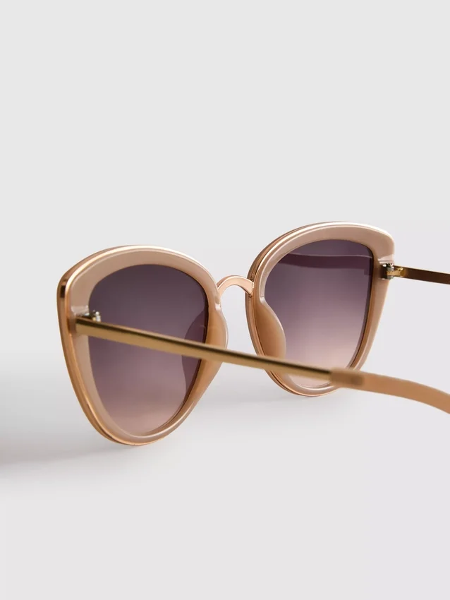 Cat-eye sunglasses