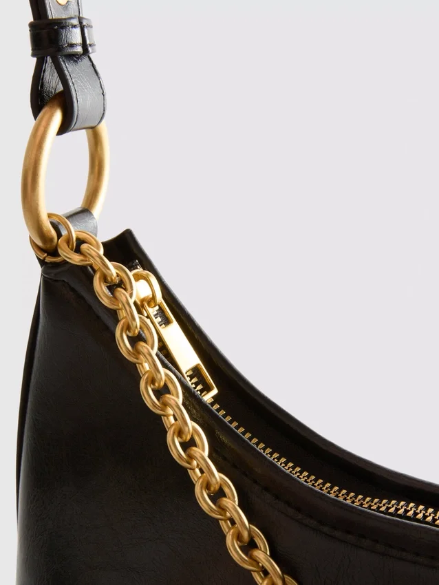 Chain shoulder bag