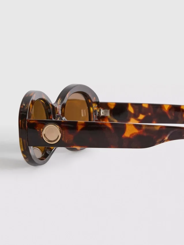 Chunky oval sunglasses
